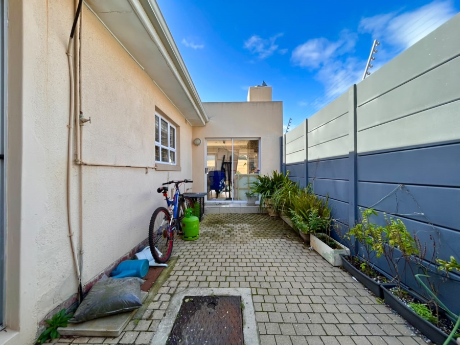 To Let 4 Bedroom Property for Rent in Plumstead Western Cape